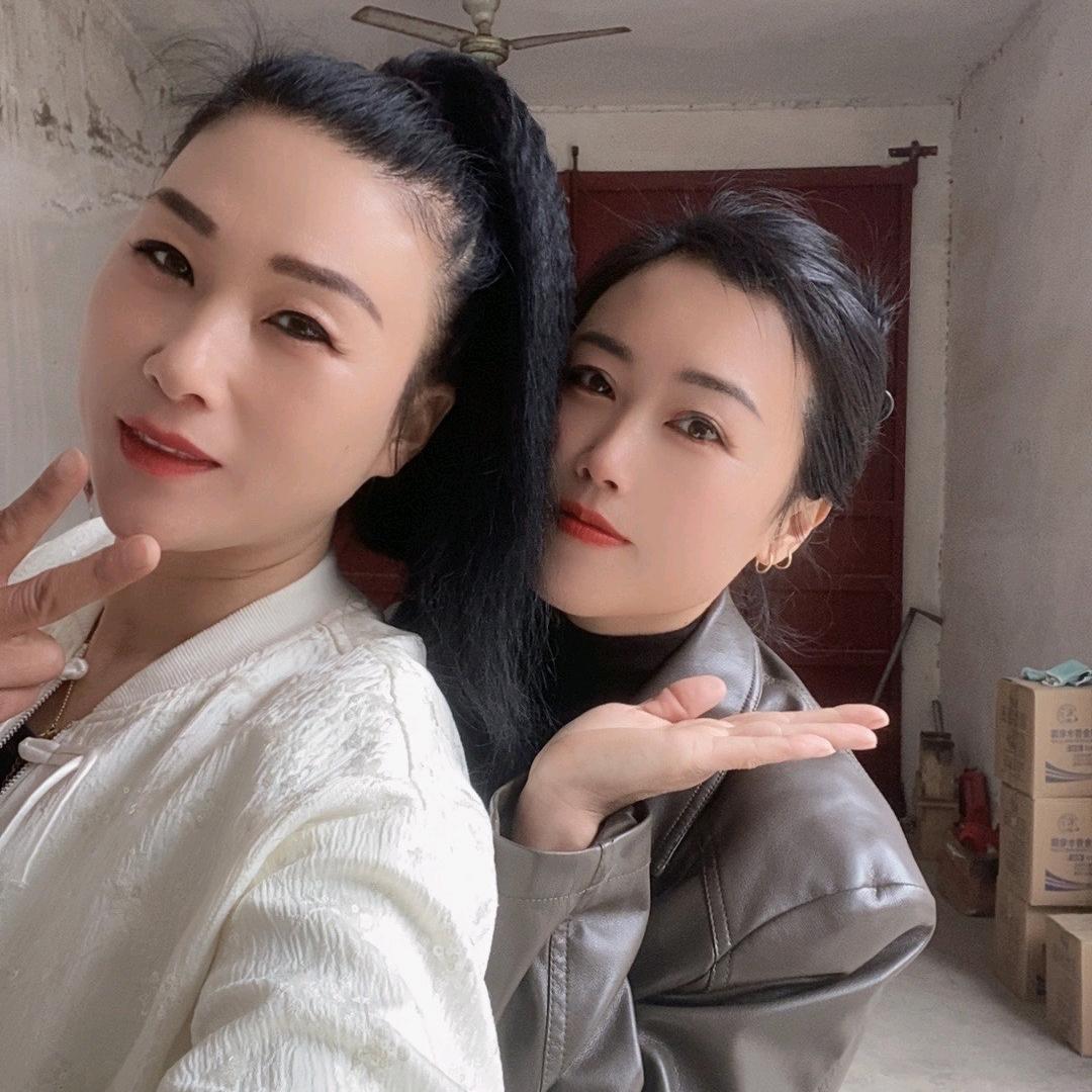 @三妮红红