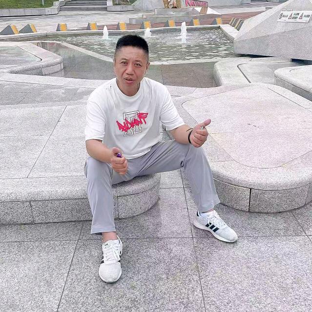 更深的蓝