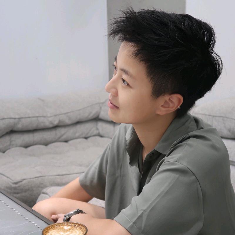曹钱看（玺夏甜饮品策划师）