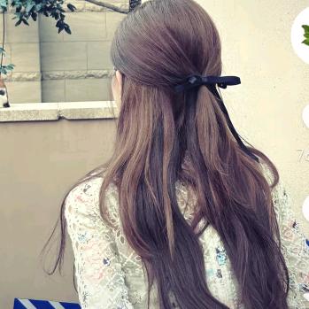 炫美甲店化妆师