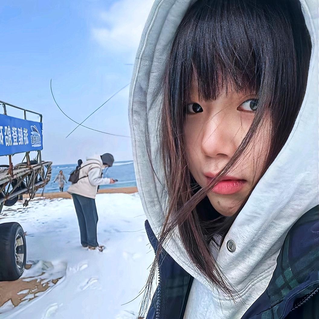 靳一博.