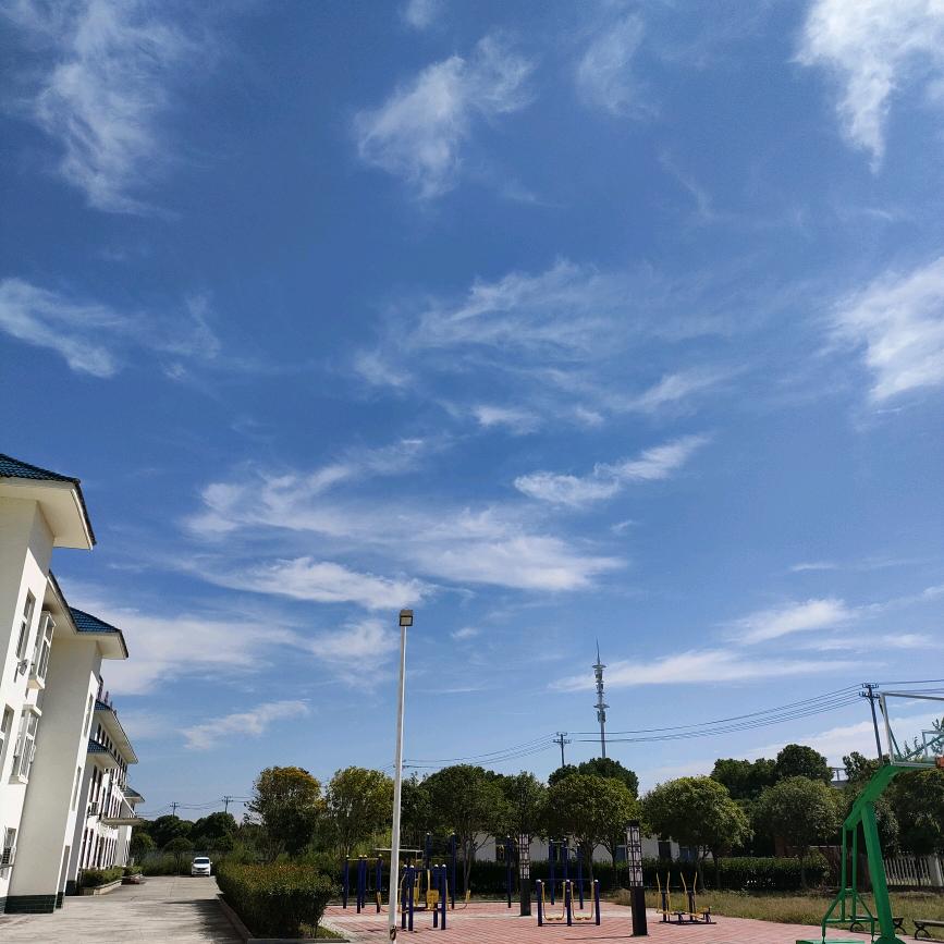 雨落满城夏未凉