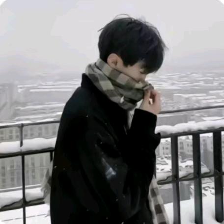与琦雨中漫步