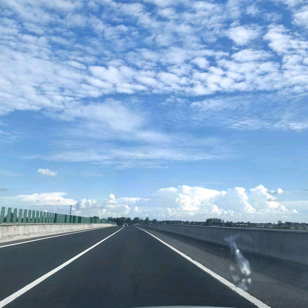 一半清醒一半醉。