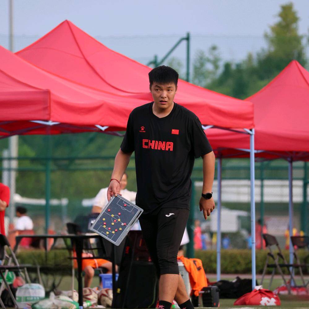 Coach.范🏆