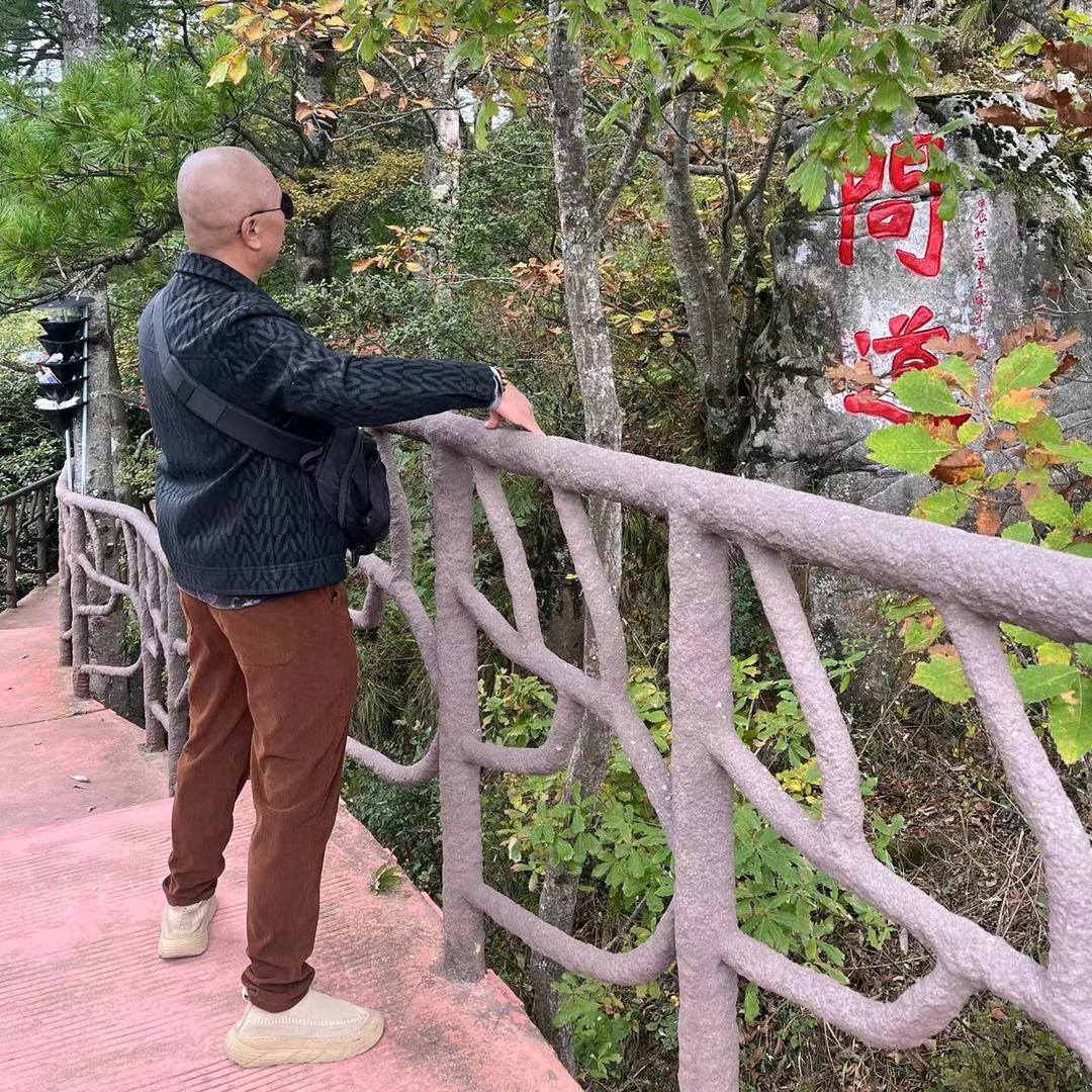 冷眼观螃蟹🇨🇳