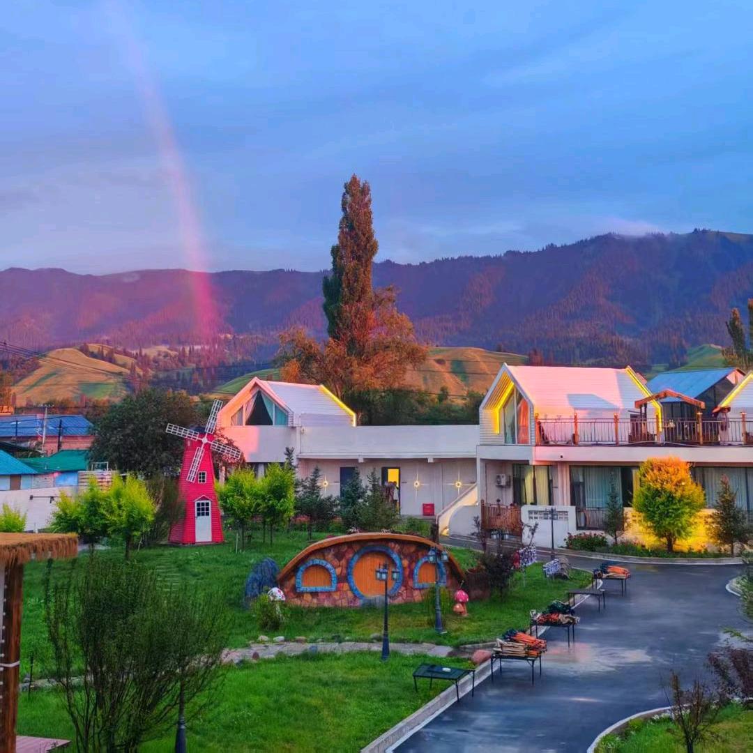 那拉提西域彩云间阿迪迪