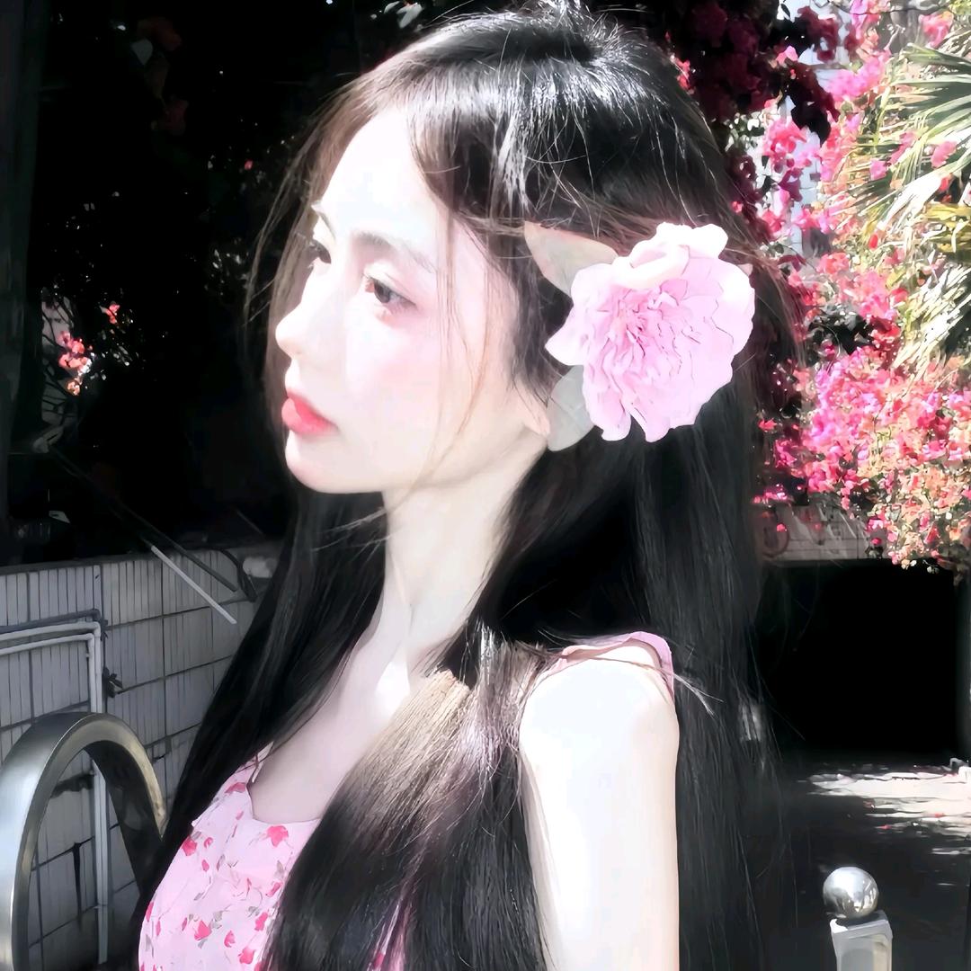 彤.