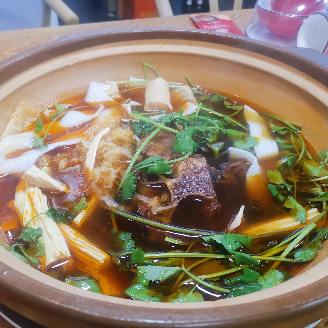 牛势昉地摊牛排锅（校园路店）店长