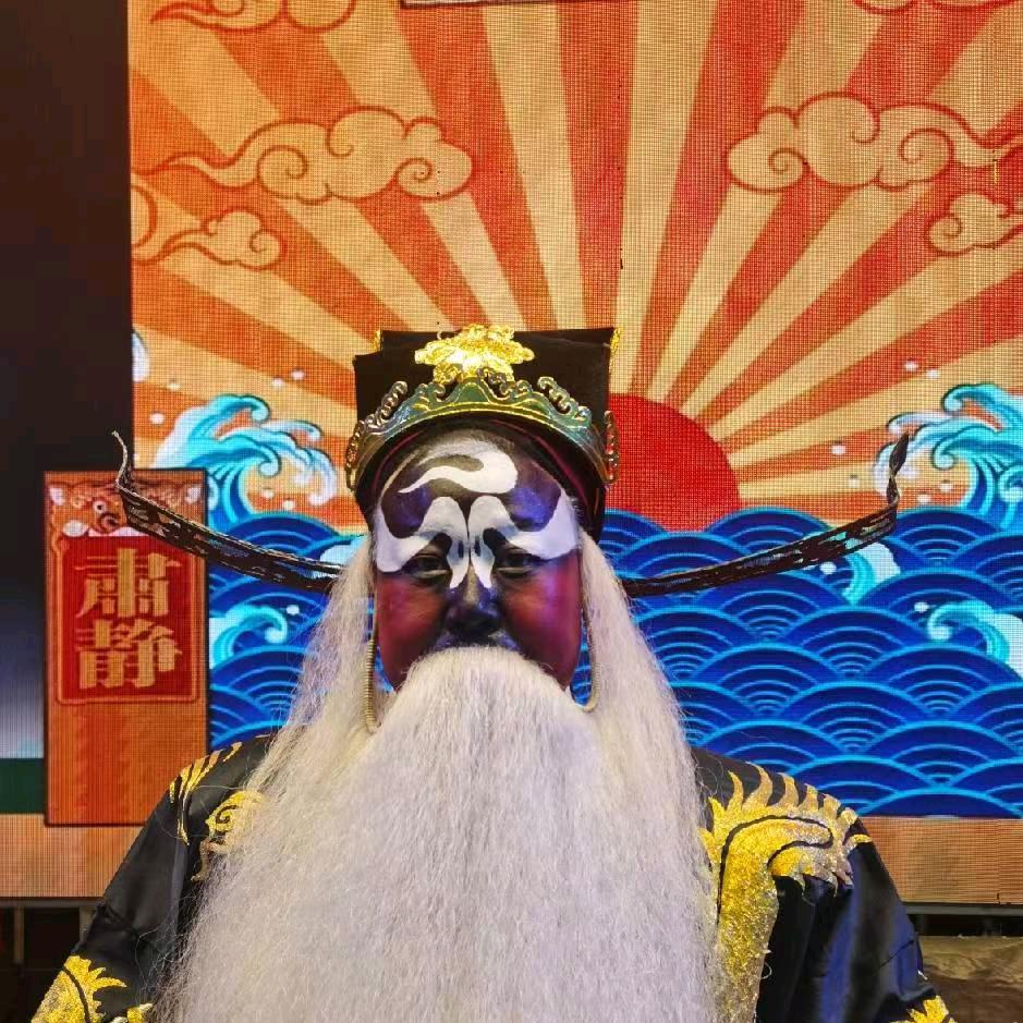 河南省群英曲剧团，团长王二风