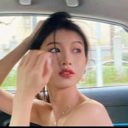大眼妹子
