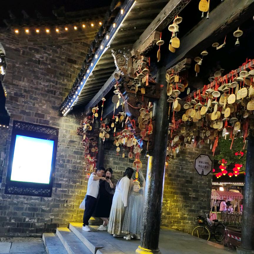 爱听音乐的雨姐。