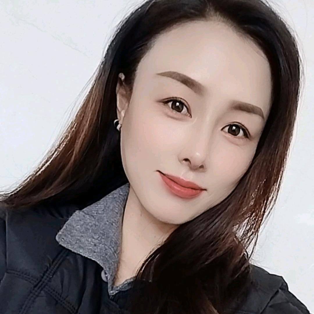 静静（莱也纳护肤）