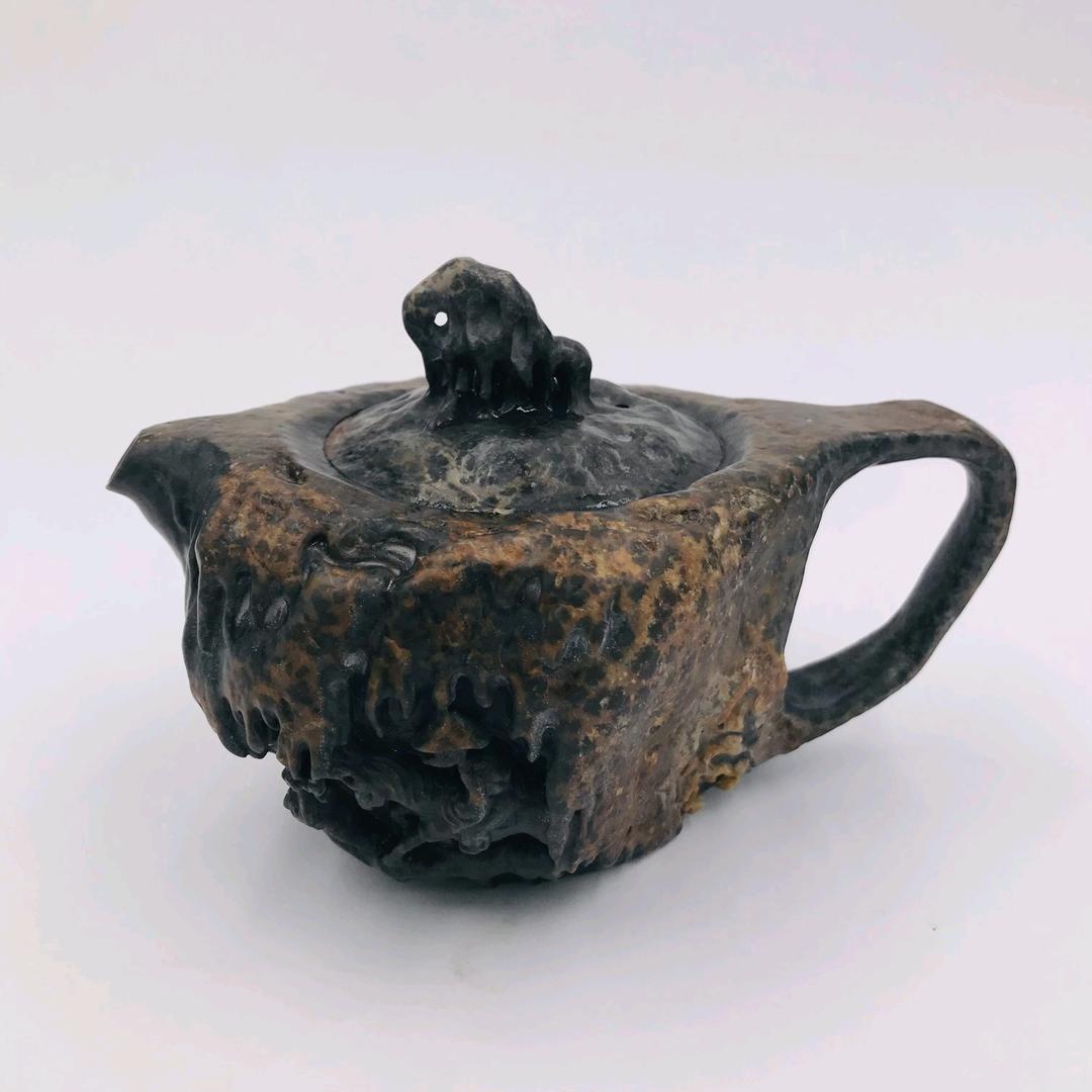 石头雕刻的茶壶