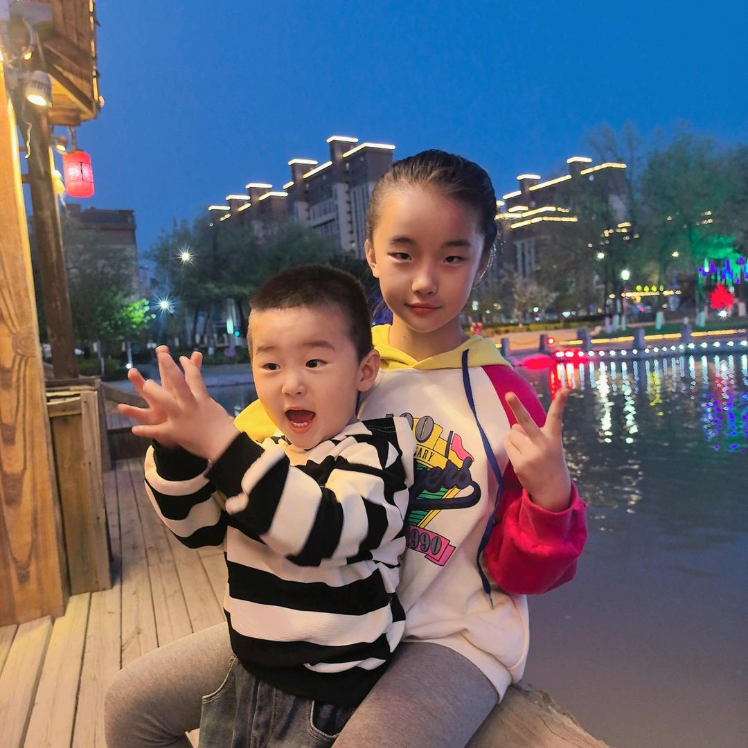 👩‍👧‍👦9217
