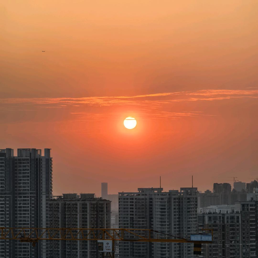 饭桌C位旁边