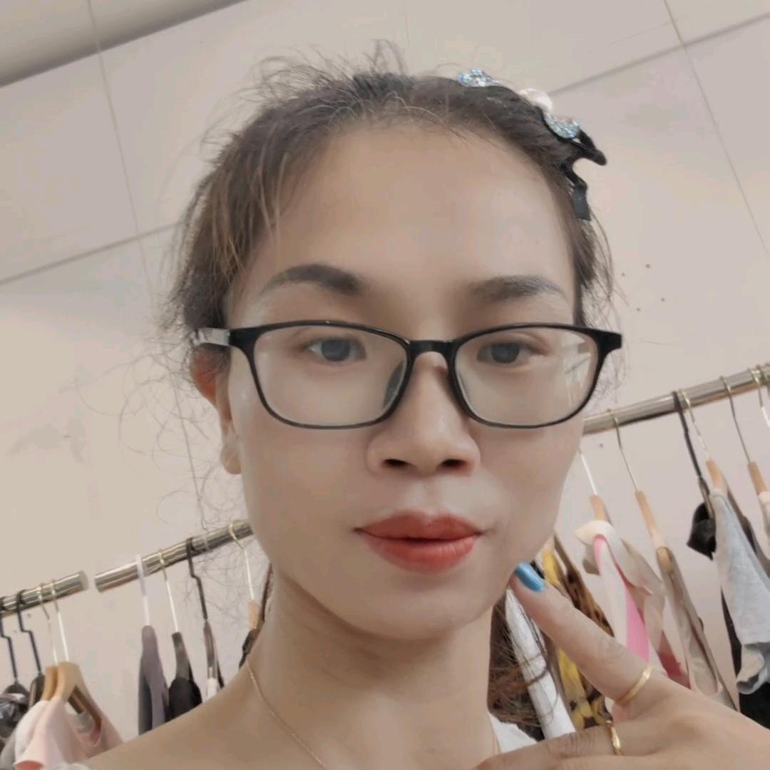 宁海林小君女装