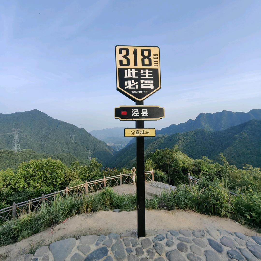 这个小哥有点冷