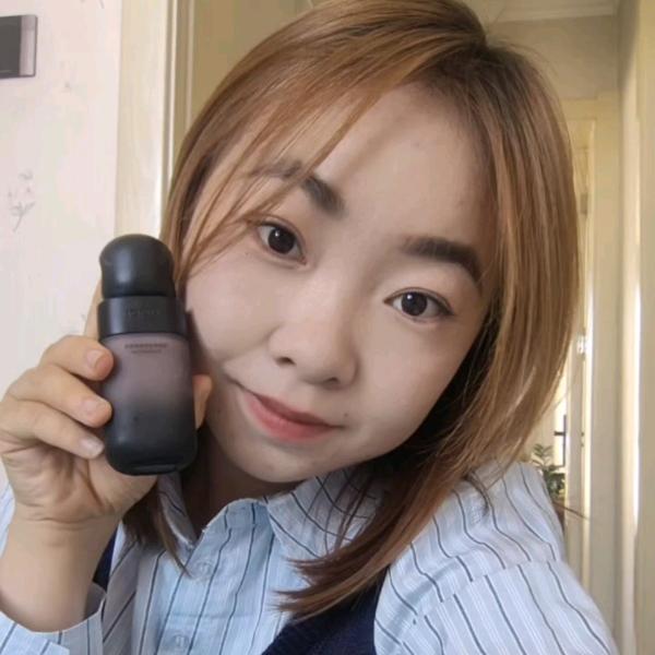 爱赖床的小野猫
