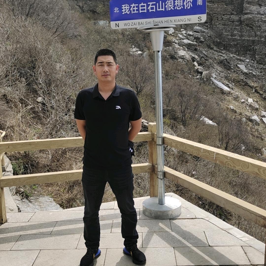 杨林超市，小崔