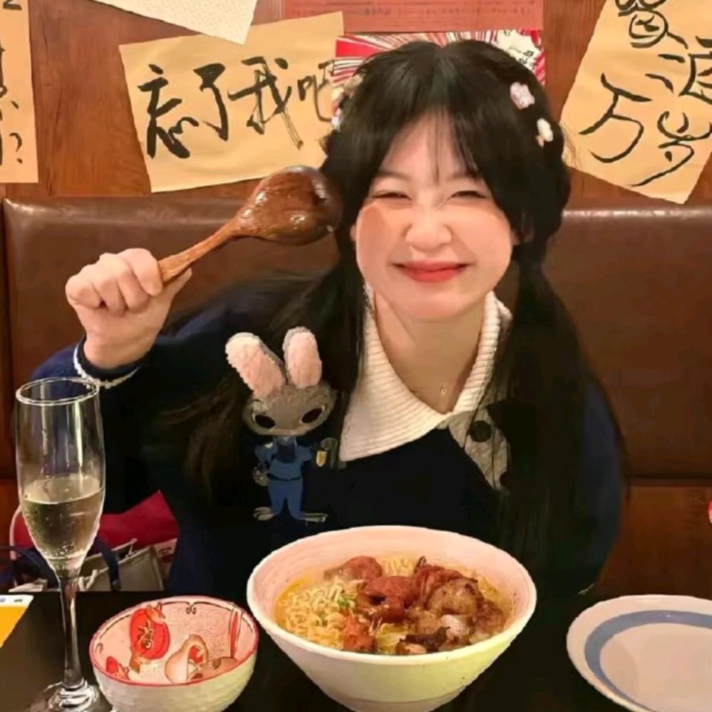 小咩美美又爱吃