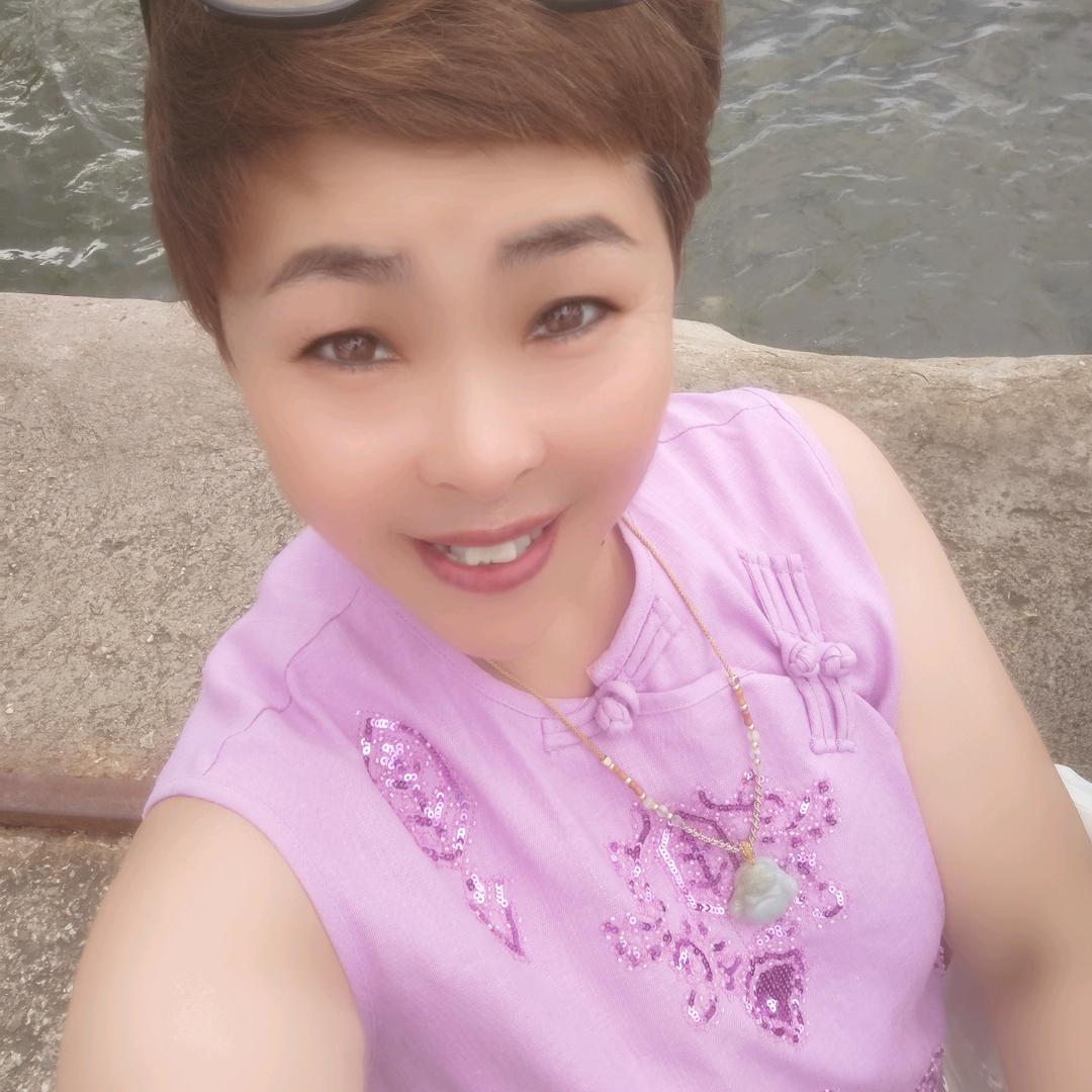 阳光浪漫自由的女人