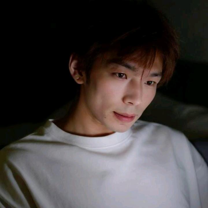 是你放开我的手。让我流浪在街头