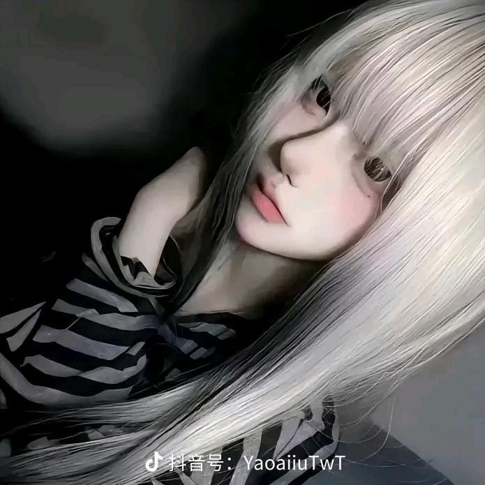 @ℒ伤与痛 都尝过: ℳঞ ໌້🥳