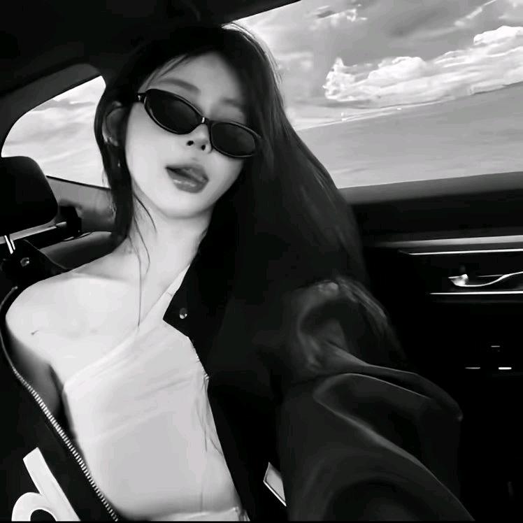 ^雪糕.🖤