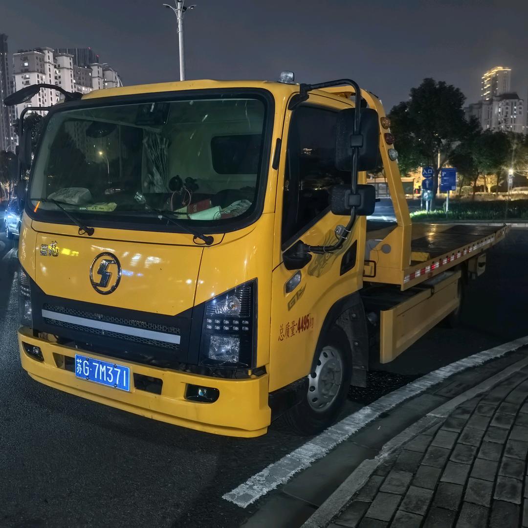 ，靳元超