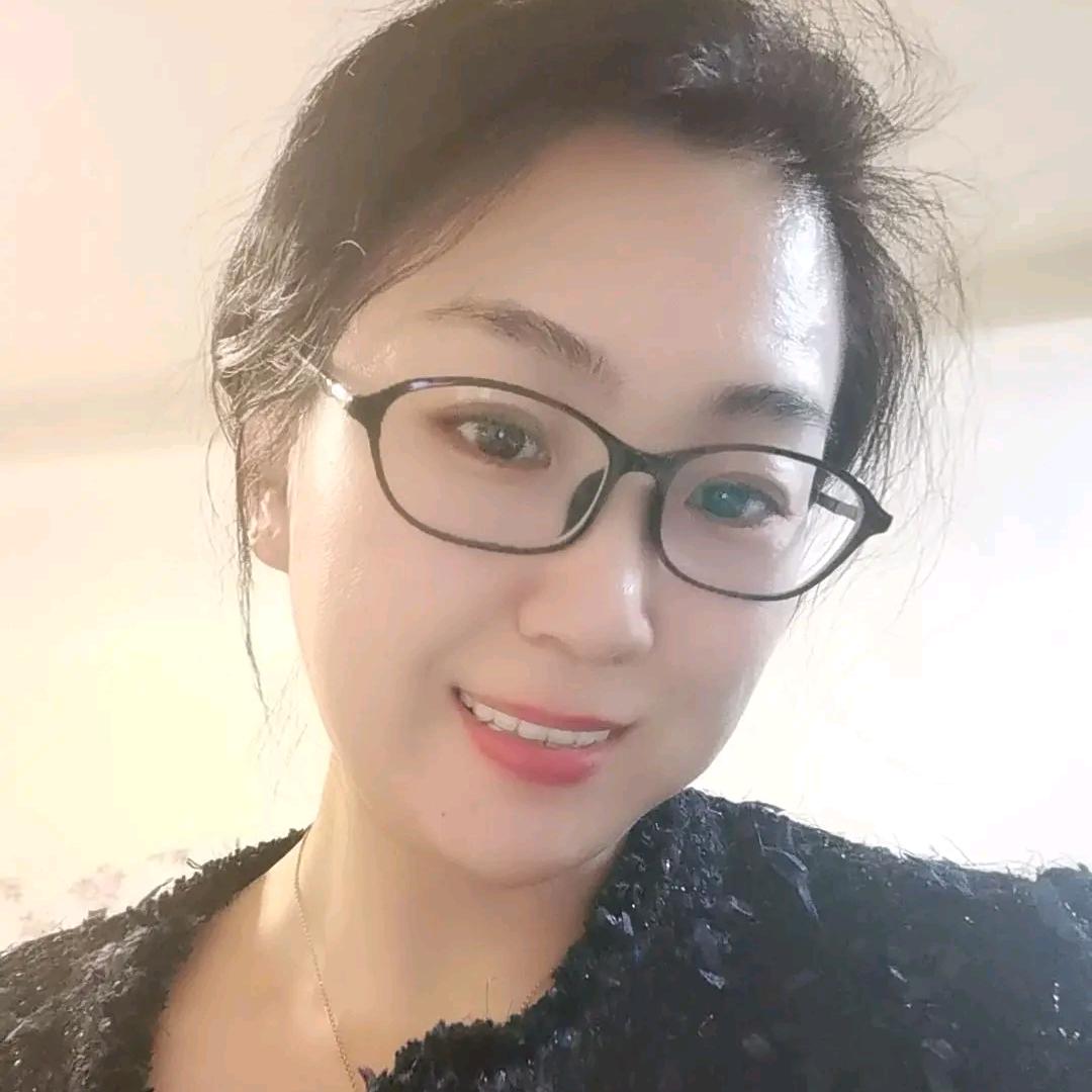 喊 小袁姐姐吧😊😊