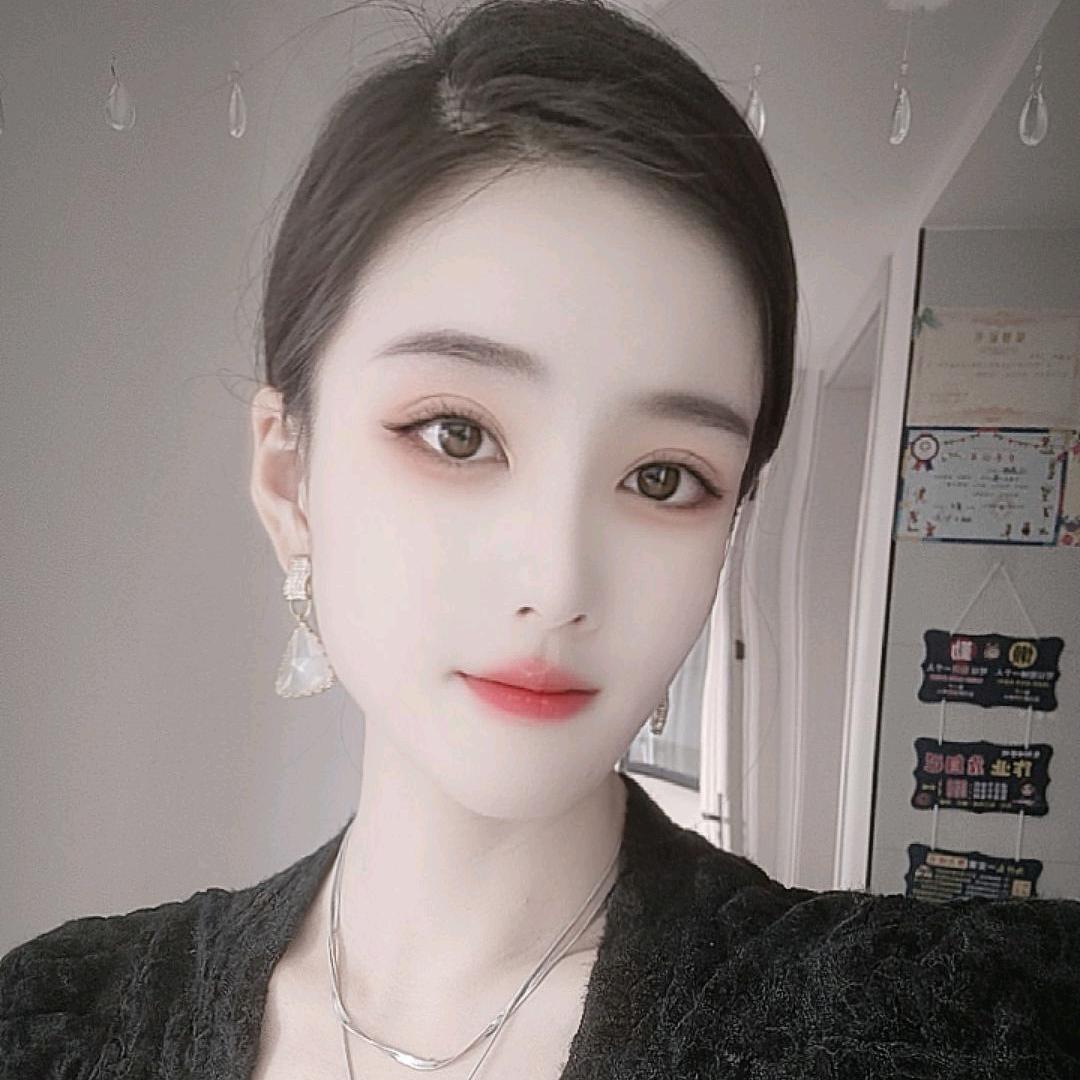 王   曼
