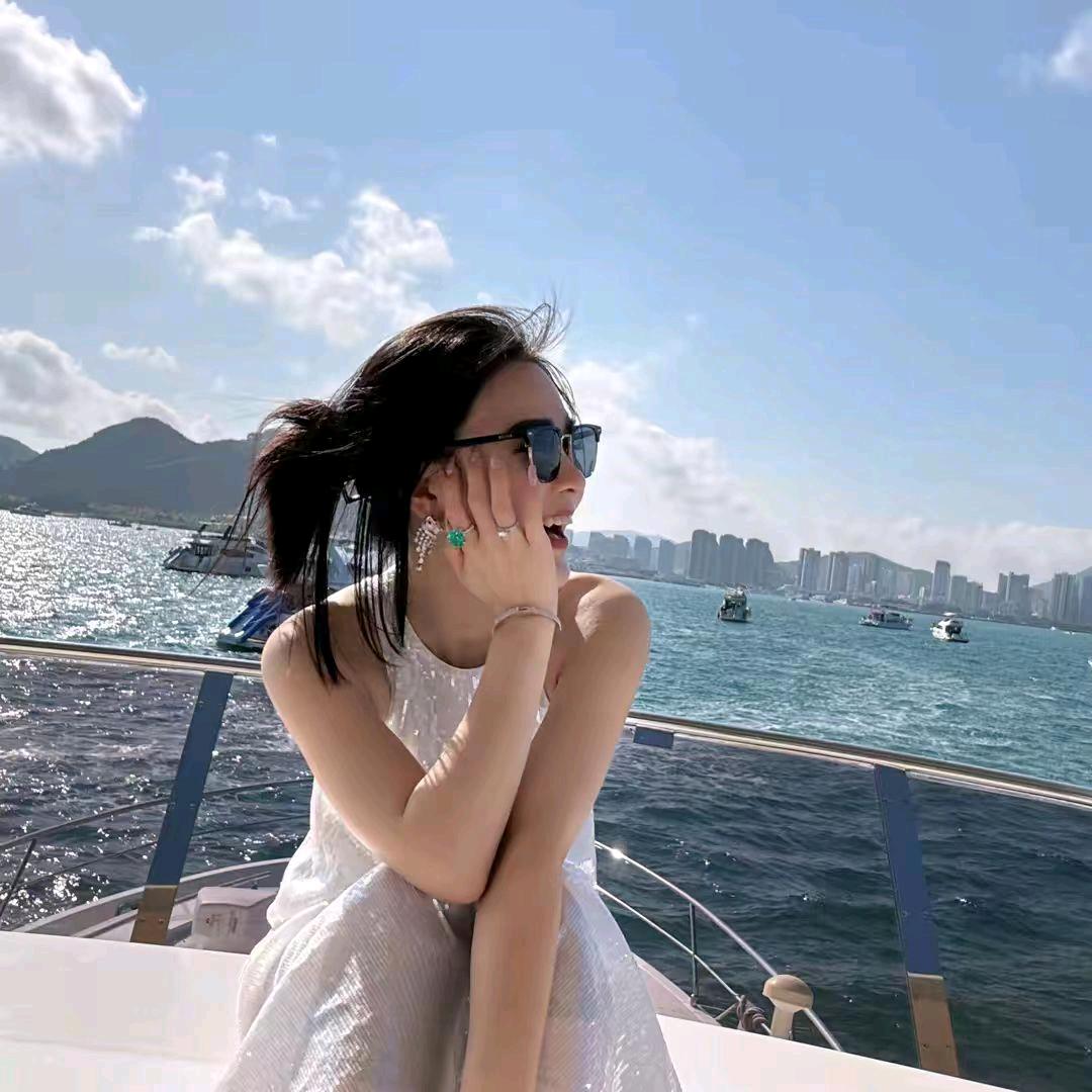 袁艺灵时尚穿搭