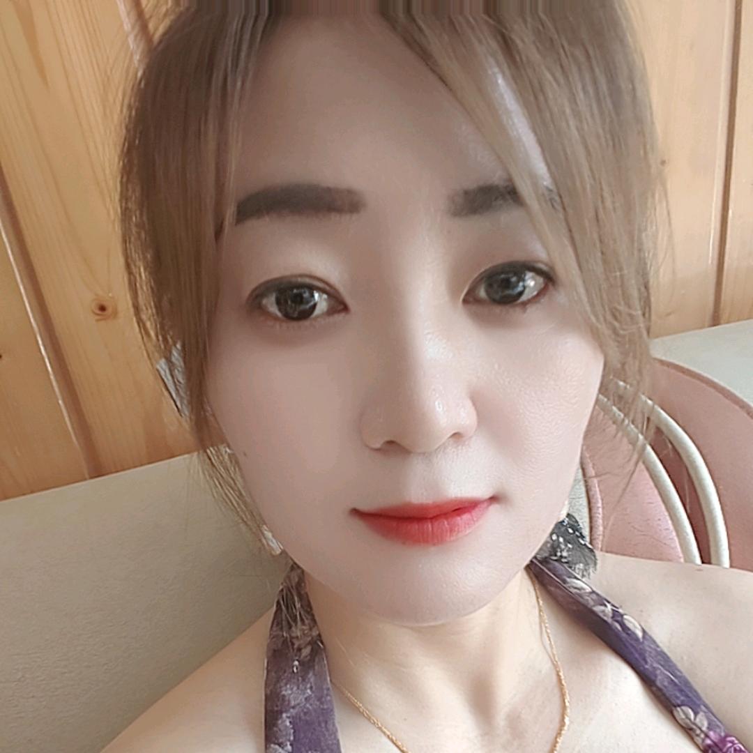 素衣白裙清淺微笑