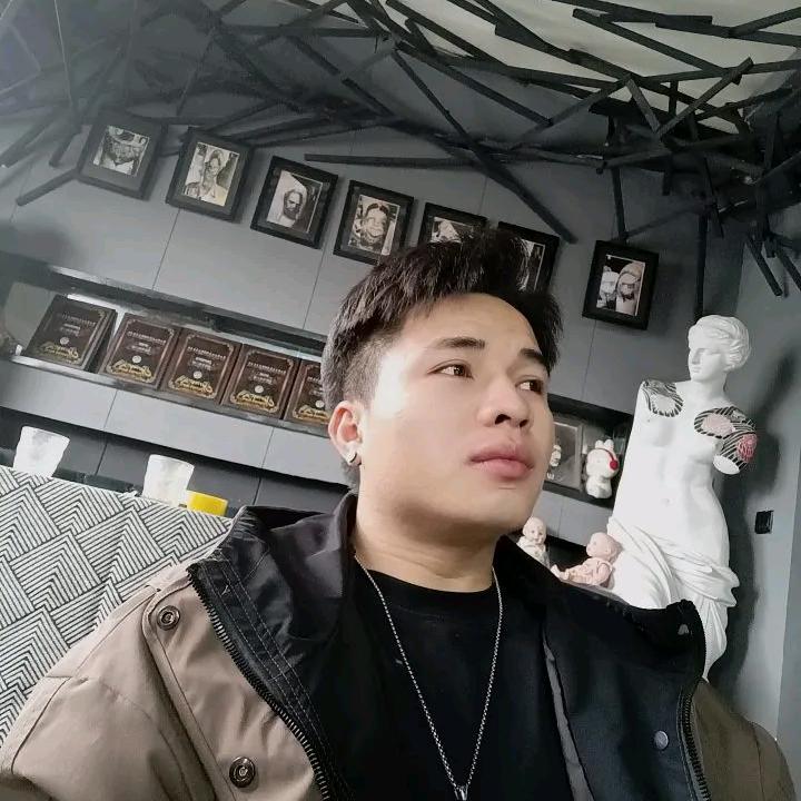 左撇子纹身师～左秀