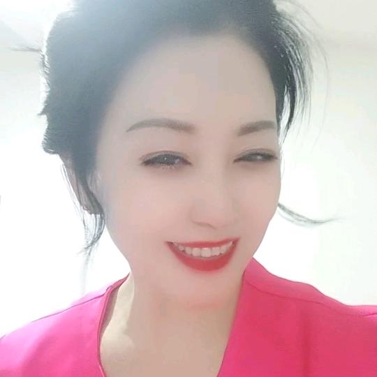 笑如烟霞