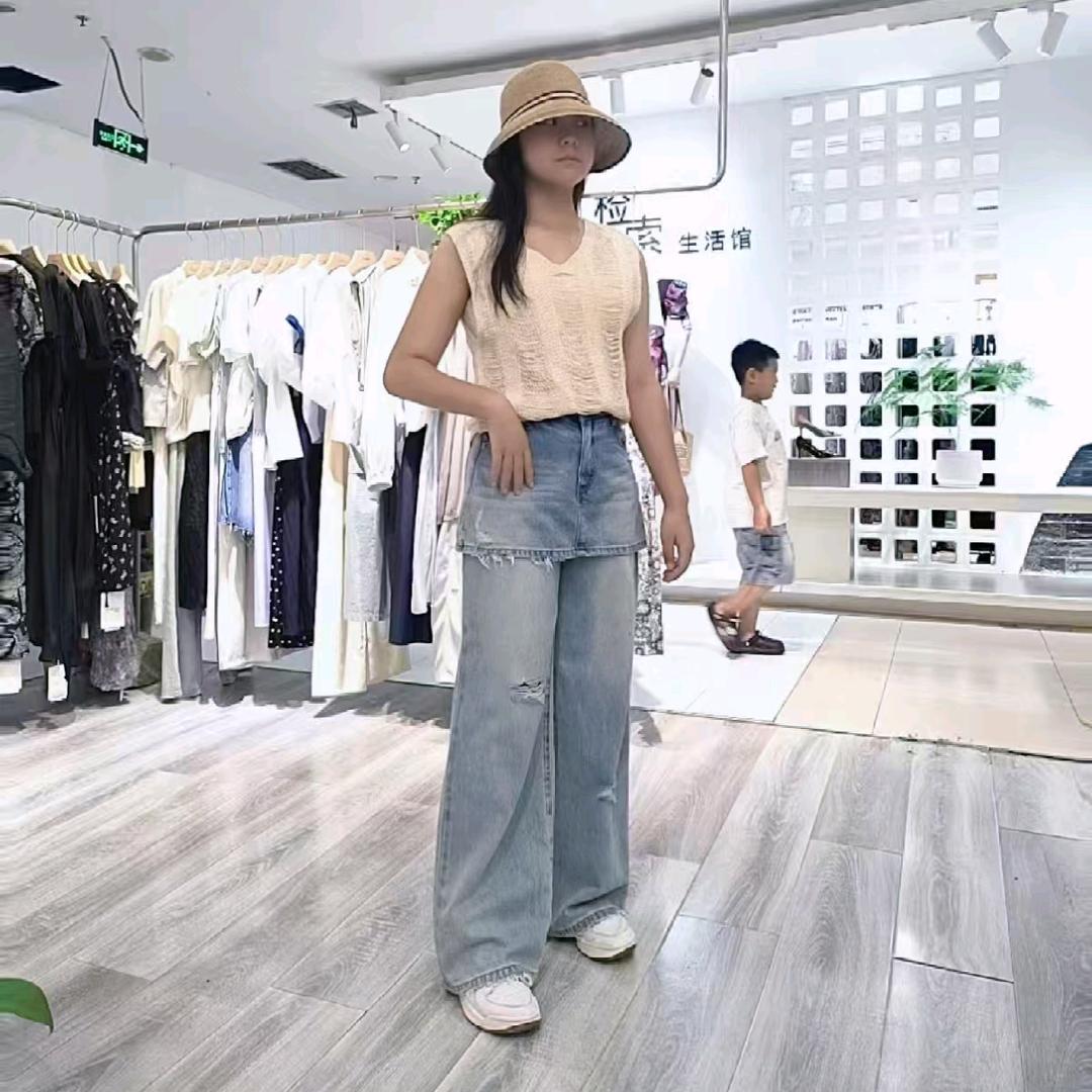 洛琳利时尚女装小伍