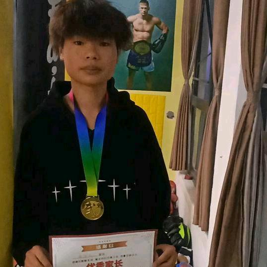 @梁麻辣鸡叉骨柠檬