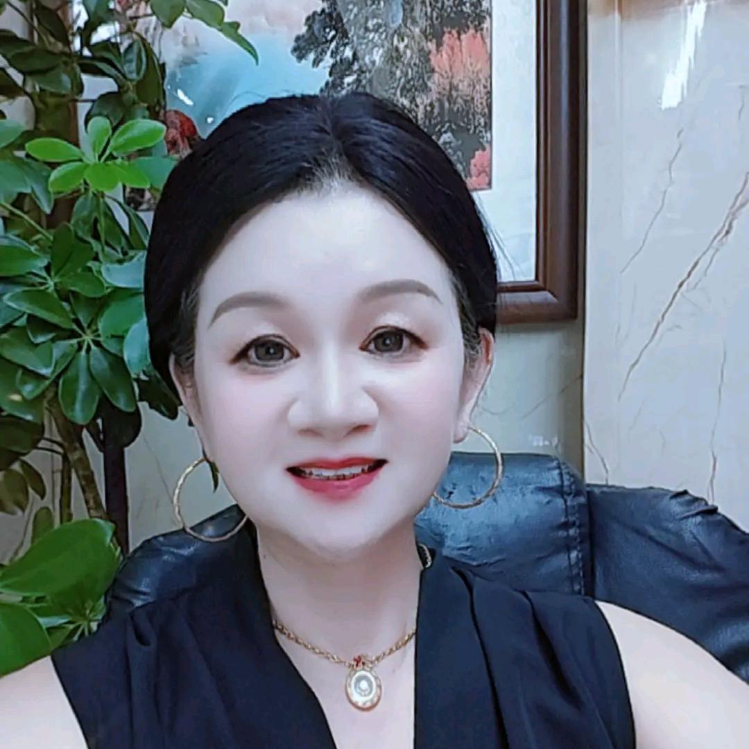 爱心宠物店老班娘