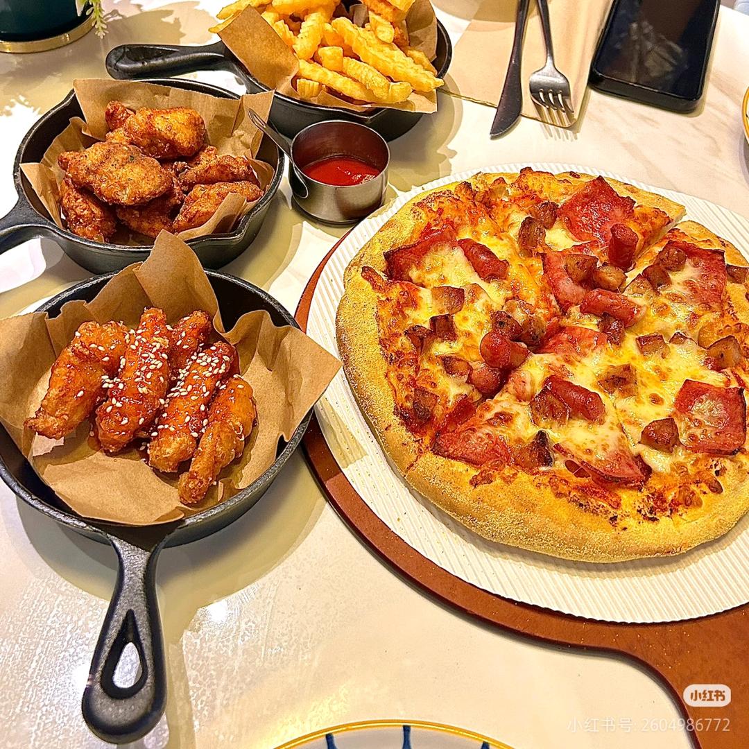 小馋猫，超爱吃零食