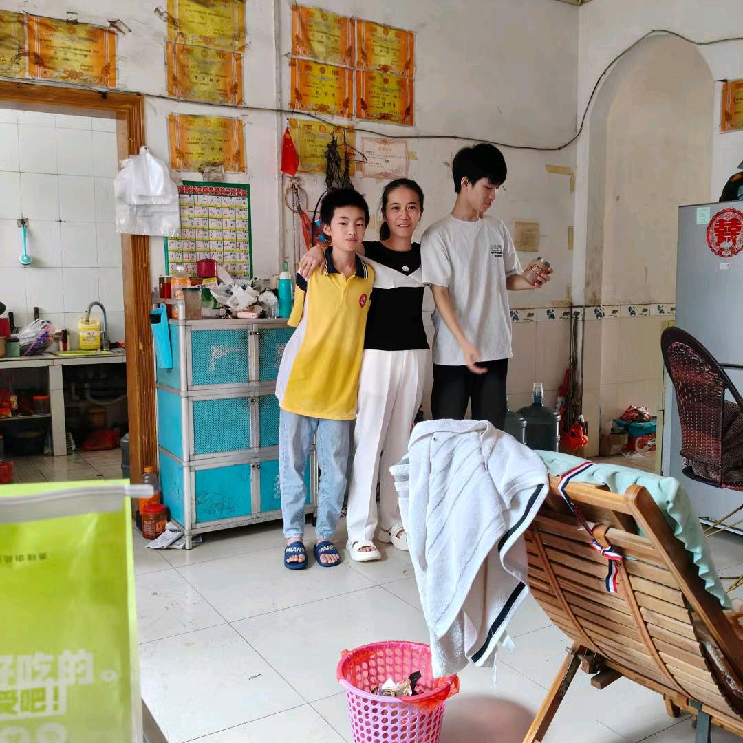 👩🏻陈👱🏻‍♀️小妹