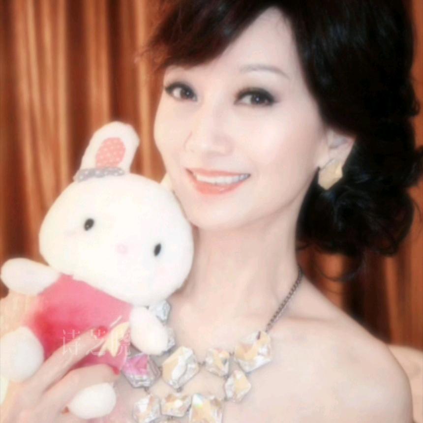 诗芝晓.