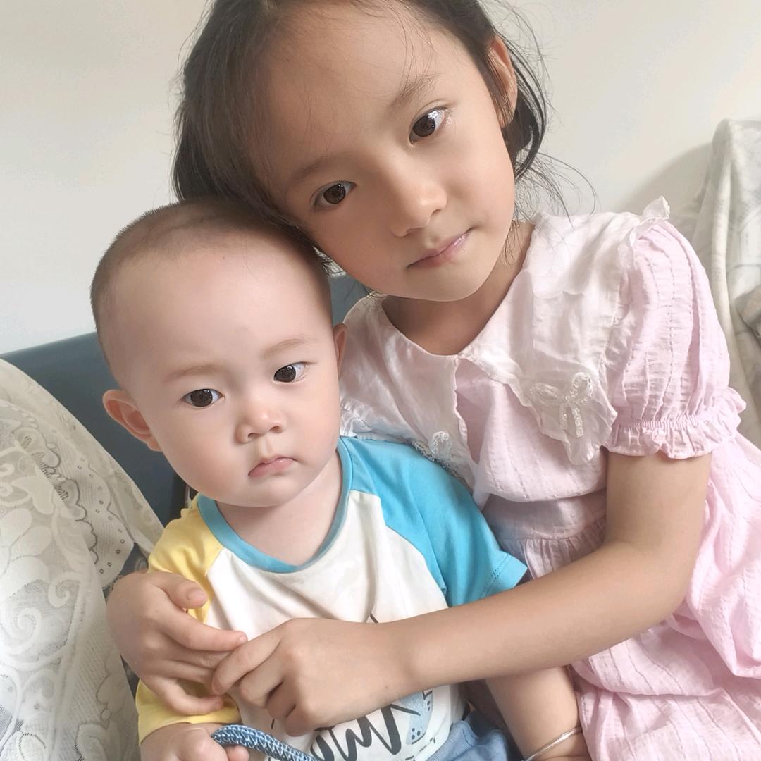 (钰涵、浩然)姐弟两日常记录