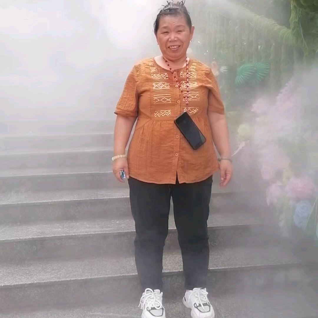 腊月梅花对雪开