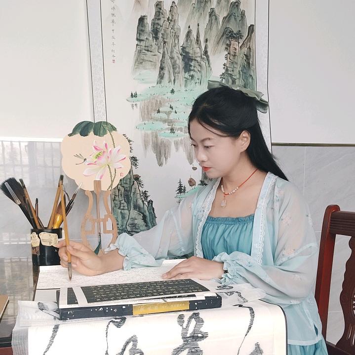 明月（无为浮雕壁画师）