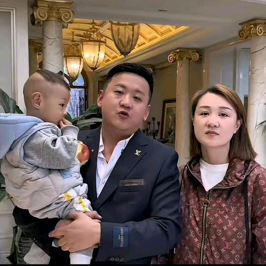 •‿•大龙一家人