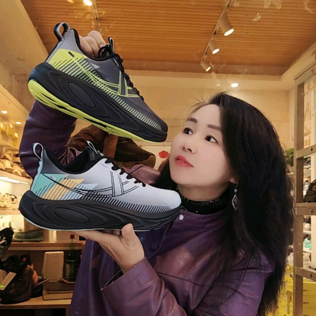 夏天《帅克龙运动鞋》