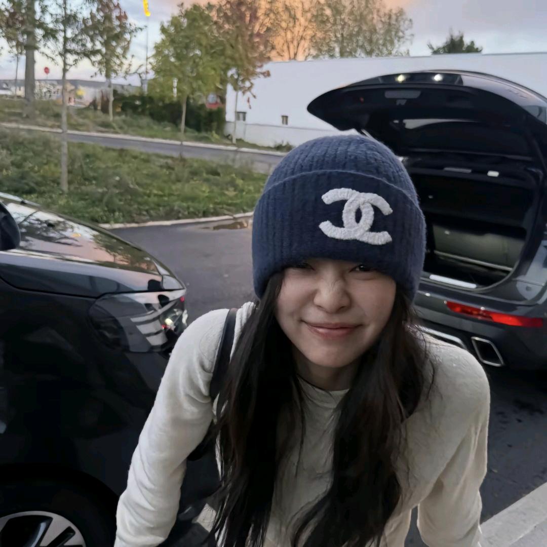 👑