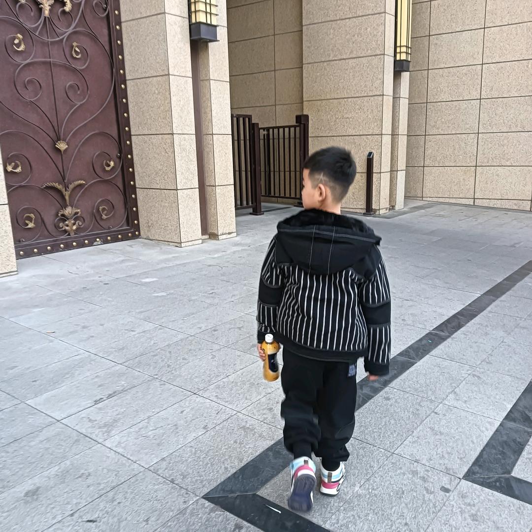 猛蹬瘸子那条好腿