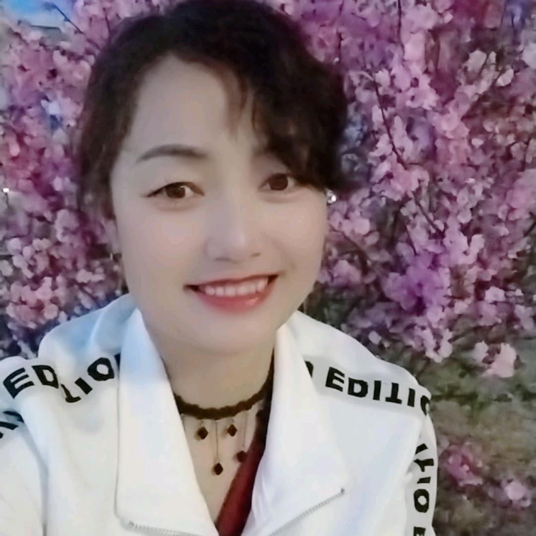 玲珑爱跳舞。